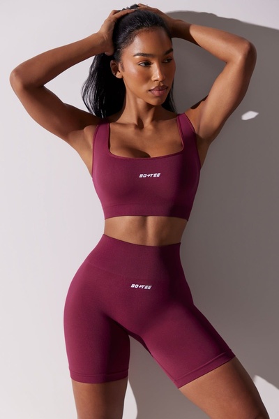 seamless gym set, sports bra, biker shorts, workout outfit, activewear set, bestseller push, minimalist, lifestyle, energetic, bold, purple, neutral